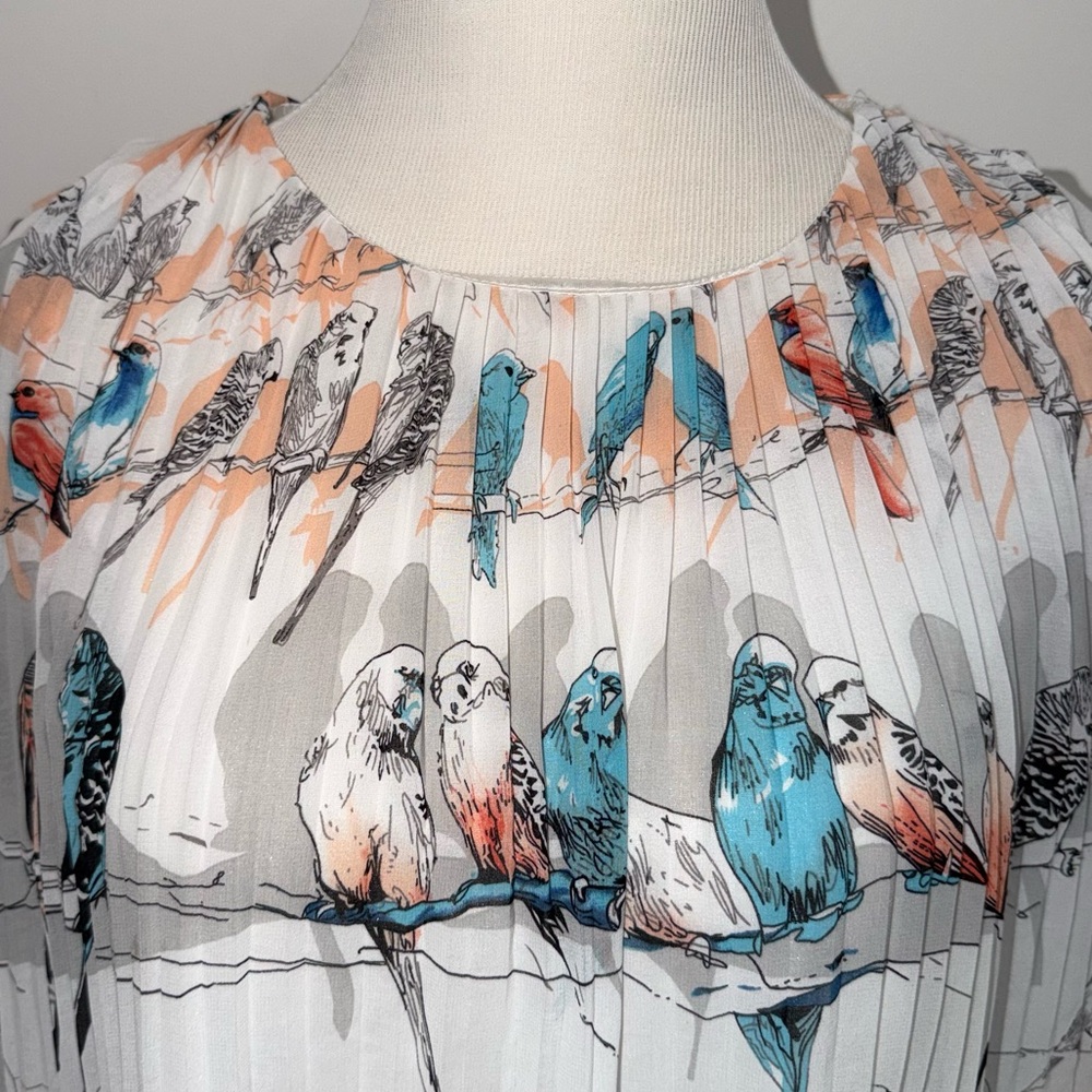 English Laundry Bird Parakeet Size M 3/4 Sleeve Lightweight Blouse - Picture 2 of 5